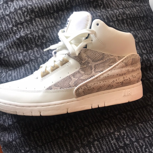 Nike Air Python - Picture 2 of 3